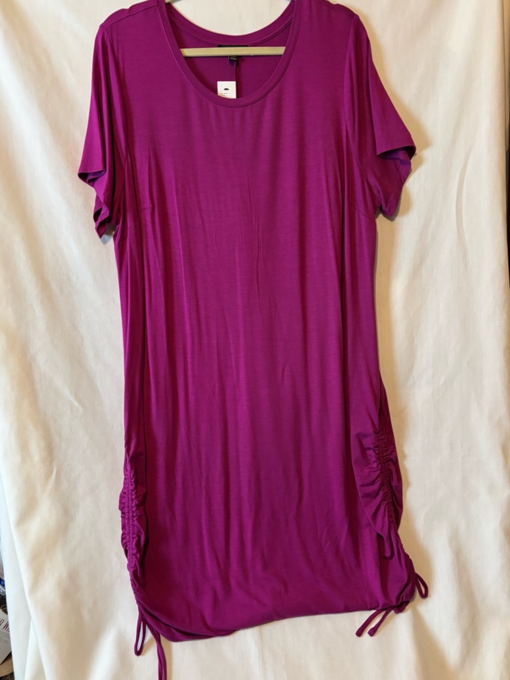 NWT Women’s Size 22/24 Short Sleeve Ruched Hem Dress - Magenta